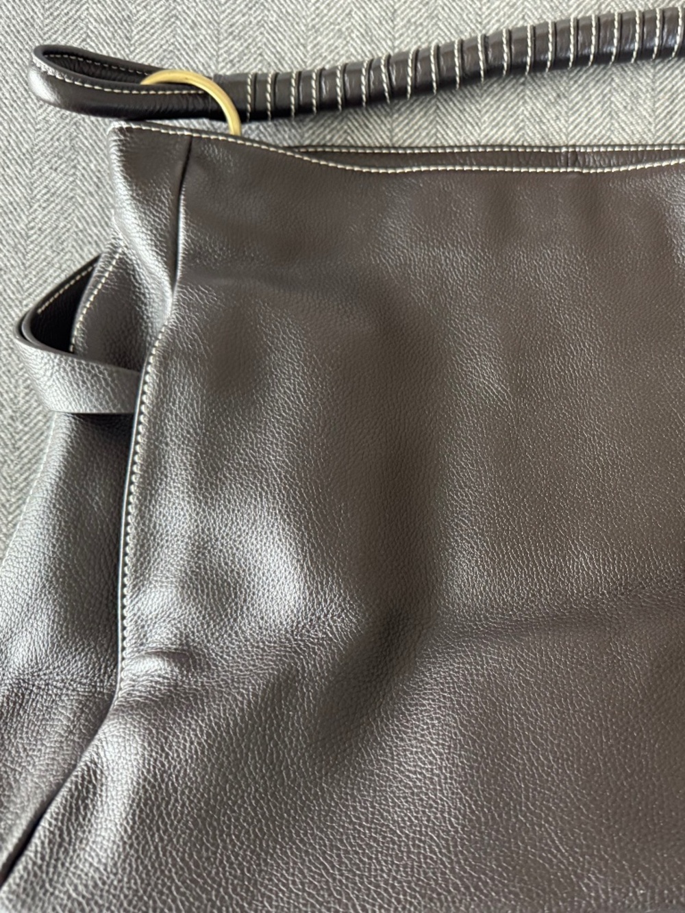NWOT, LARGE BROWN PEBBLE LEATHER TOTE BAG FROM ITALY.